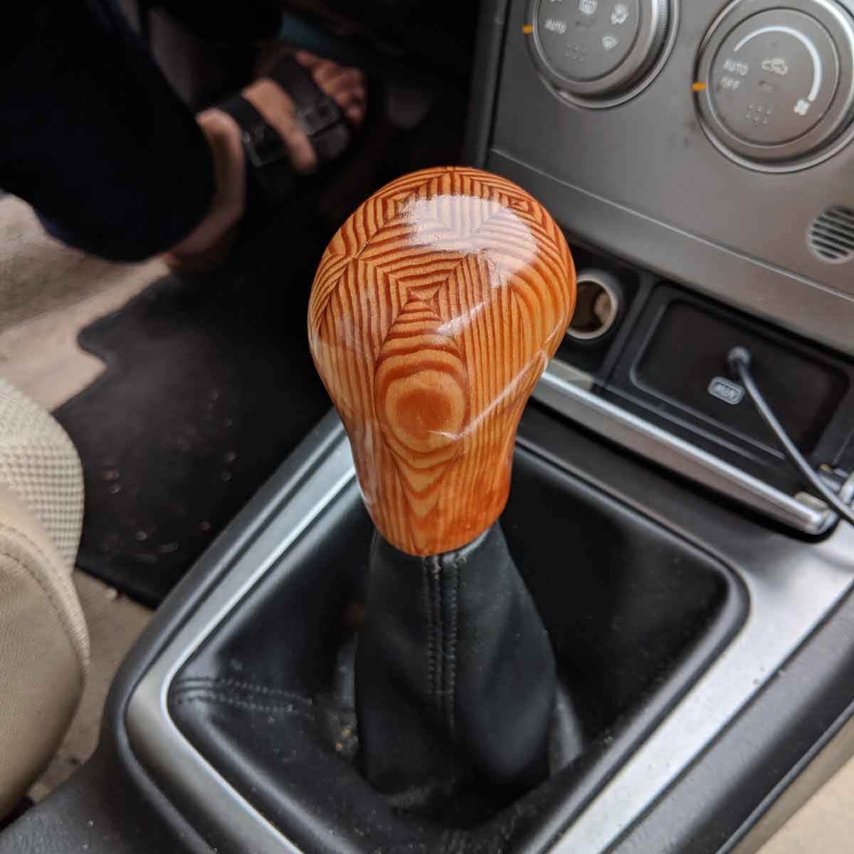 Shaped shifter knob, no resin